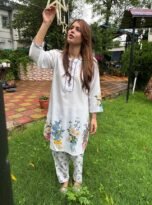 BLOSSOM-BUNCH-WITH-TULIP-PANTS5