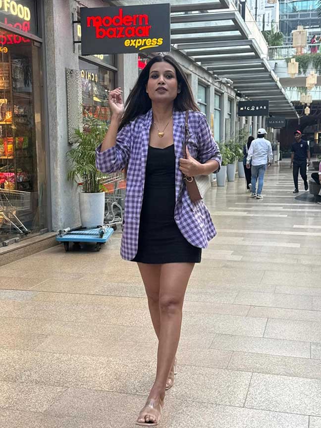 Violet vibe checks blazer